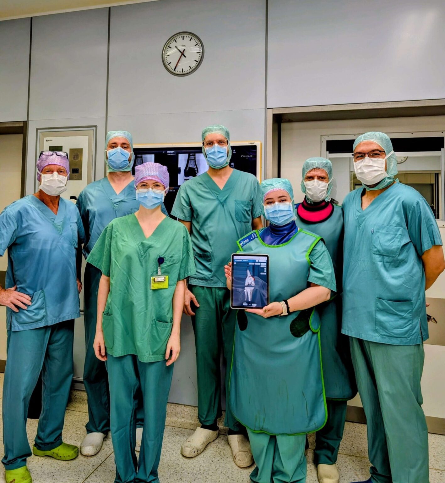 Distal Periprosthetic Femur Fracture Doctor Team e1788088958908